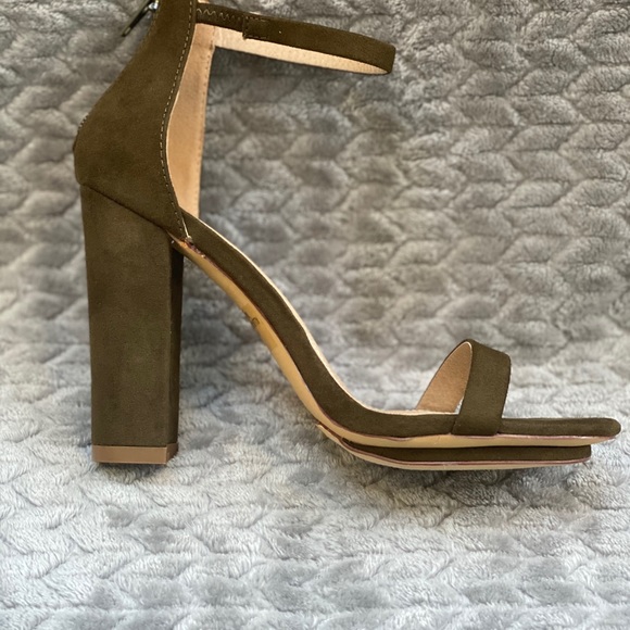 OLIVE GREEN CHUNKY HEEL - Picture 4 of 4